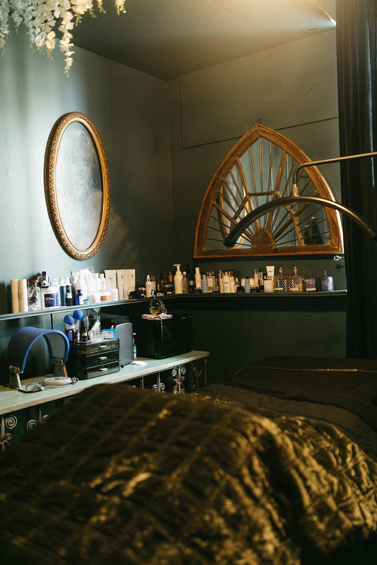 The skin sanctum spa in Denver co spa room decorated in blues and greens